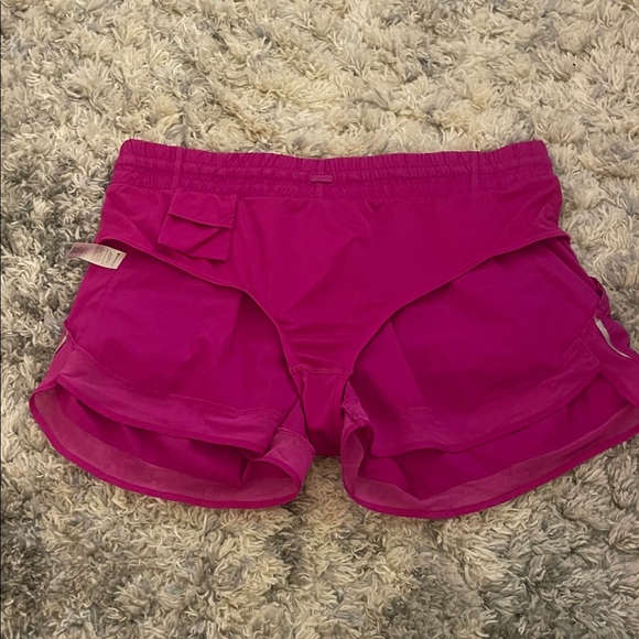 Athleta Mesh Racer Run Mid Rise 4" Short - Picture 3 of 5